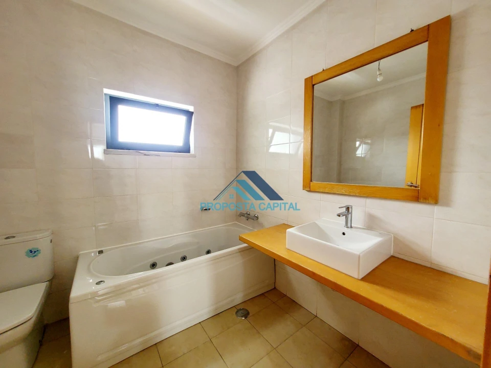 Moradia T5 para Venda em Laranjeiro e Feijó Foto 46