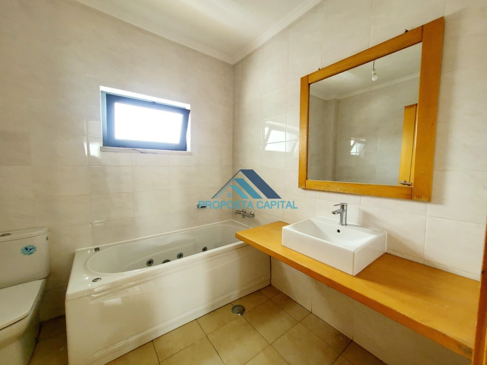 Moradia T5 para Venda em Laranjeiro e Feijó Foto 47