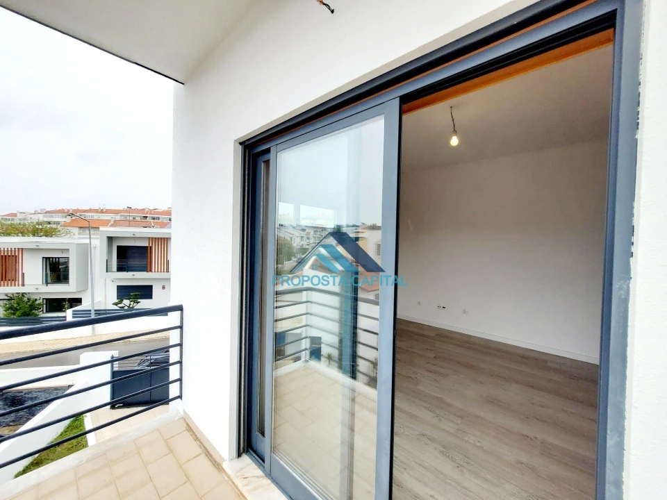 Moradia T5 para Venda em Laranjeiro e Feijó Foto 48