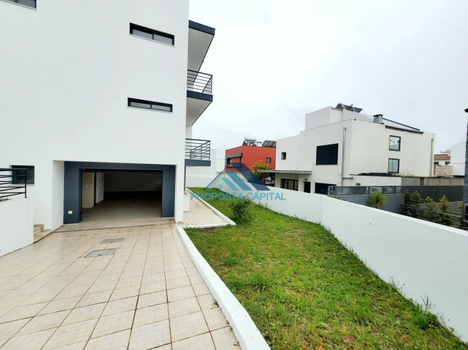 Moradia T5 para Venda em Laranjeiro e Feijó Foto 15