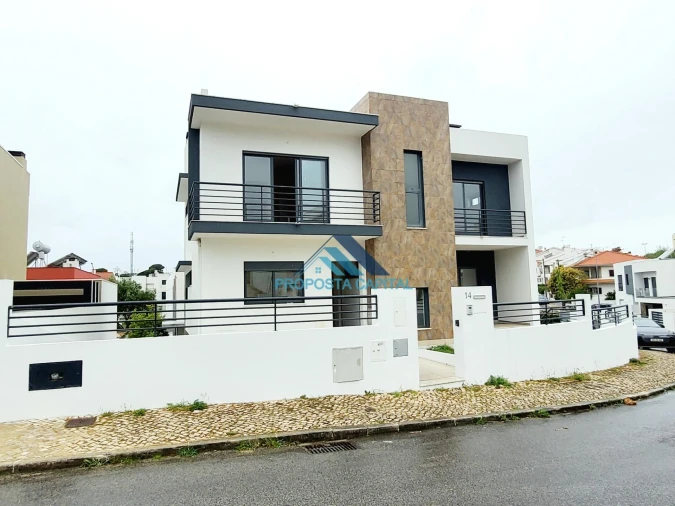 Moradia T5 para Venda em Laranjeiro e Feijó Foto 2