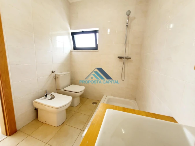 Moradia T5 para Venda em Laranjeiro e Feijó Foto 32