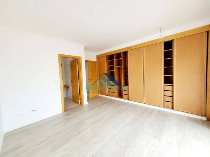 Moradia T5 para Venda em Laranjeiro e Feijó Foto 37