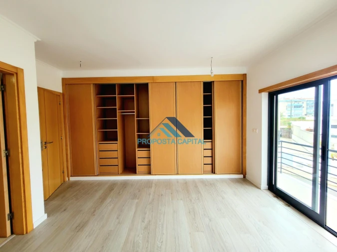 Moradia T5 para Venda em Laranjeiro e Feijó Foto 38