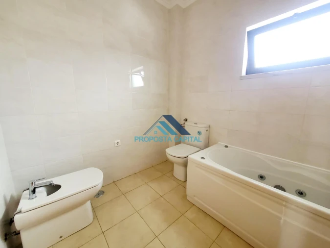 Moradia T5 para Venda em Laranjeiro e Feijó Foto 44