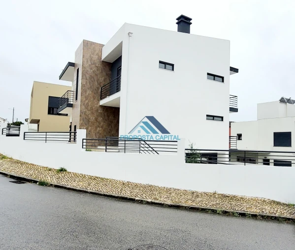 Moradia T5 para Venda em Laranjeiro e Feijó Foto 5