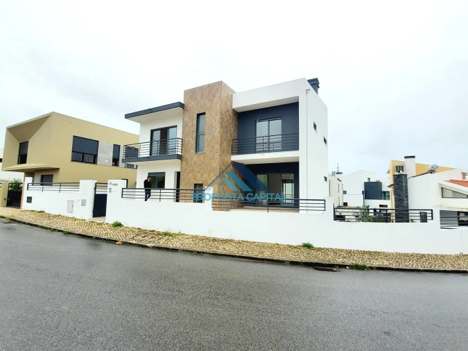 Moradia T5 para Venda em Laranjeiro e Feijó Foto 6