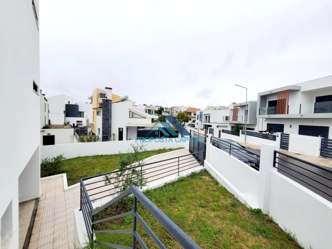 Moradia T5 para Venda em Laranjeiro e Feijó Foto 8