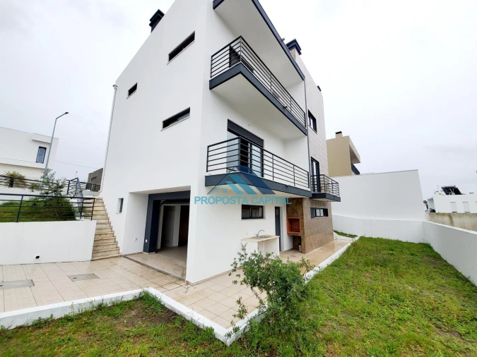 Moradia T5 para Venda em Laranjeiro e Feijó Foto 9