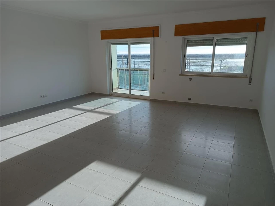 Apartamento T2 para Venda em Azambuja Foto 3