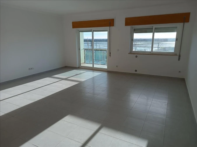 Apartamento T2 para Venda em Azambuja Foto 3