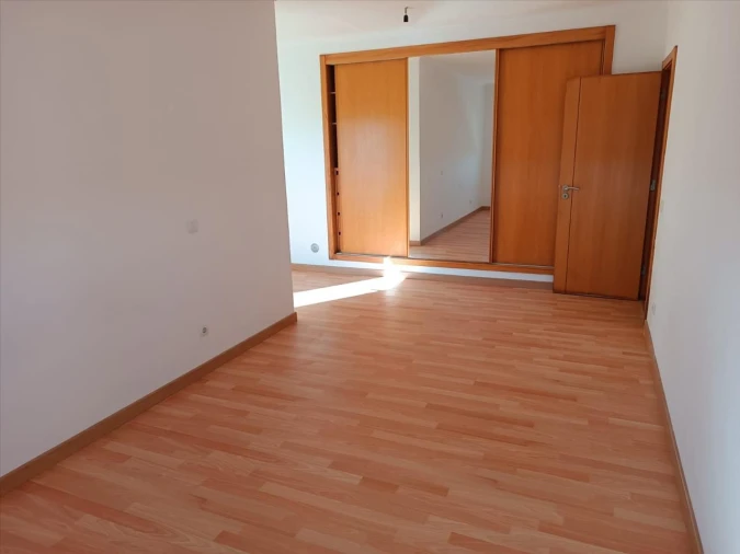 Apartamento T2 para Venda em Azambuja Foto 7