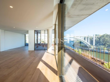 Apartamento T3 para Venda em Lordelo do Ouro e Massarelos
