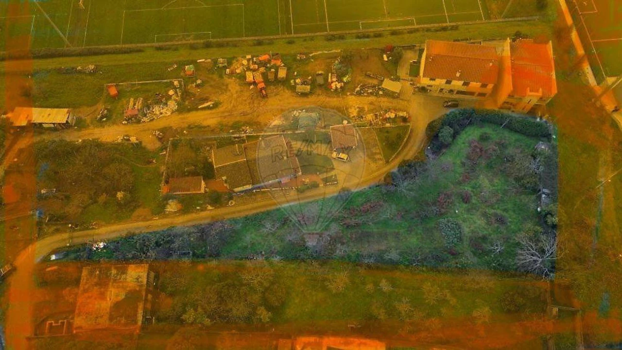 Terreno para Venda em Braga (Maximinos, Sé e Cividade) Foto 1