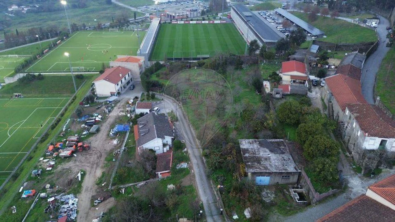Terreno para Venda em Braga (Maximinos, Sé e Cividade) Foto 2