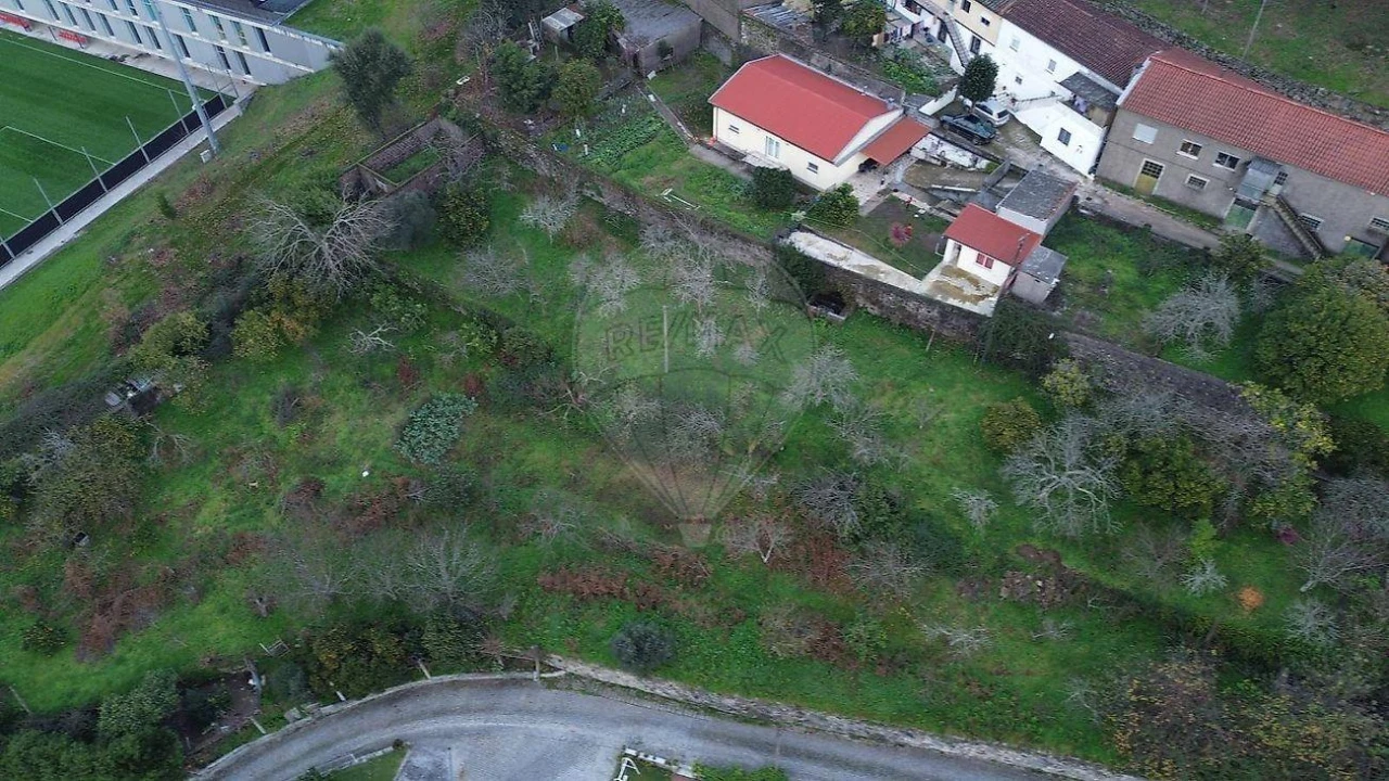 Terreno para Venda em Braga (Maximinos, Sé e Cividade) Foto 5