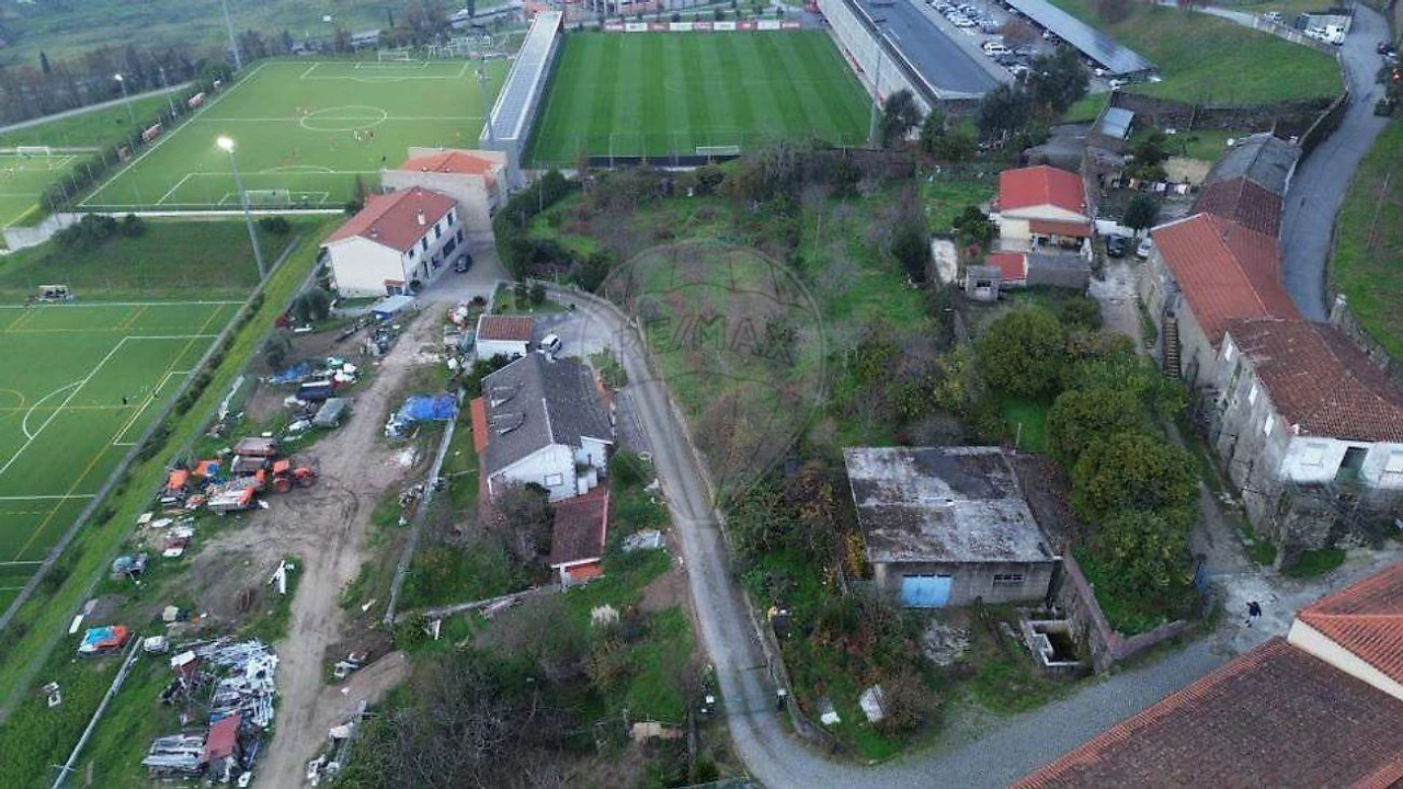 Terreno para Venda em Braga (Maximinos, Sé e Cividade) Foto 7