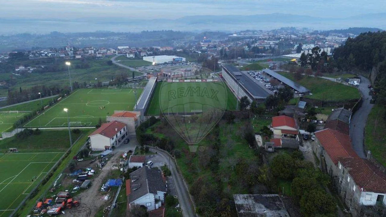 Terreno para Venda em Braga (Maximinos, Sé e Cividade) Foto 9