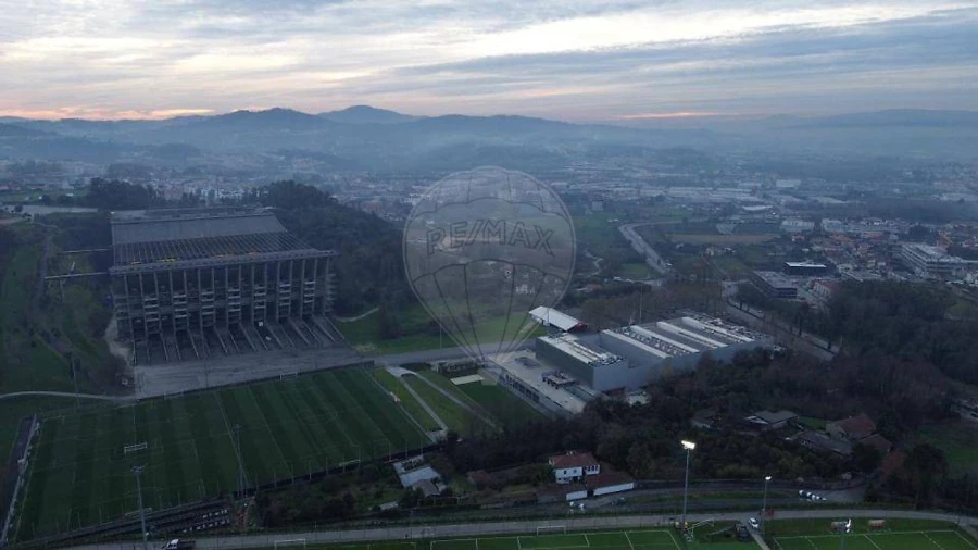 Terreno para Venda em Braga (Maximinos, Sé e Cividade) Foto 8