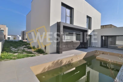 Moradia T5 para Venda em Ponte do Rol