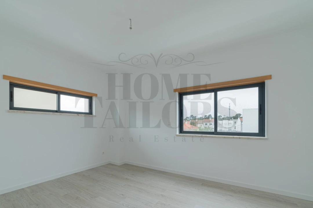 Moradia T5 para Venda em Laranjeiro e Feijó Foto 13