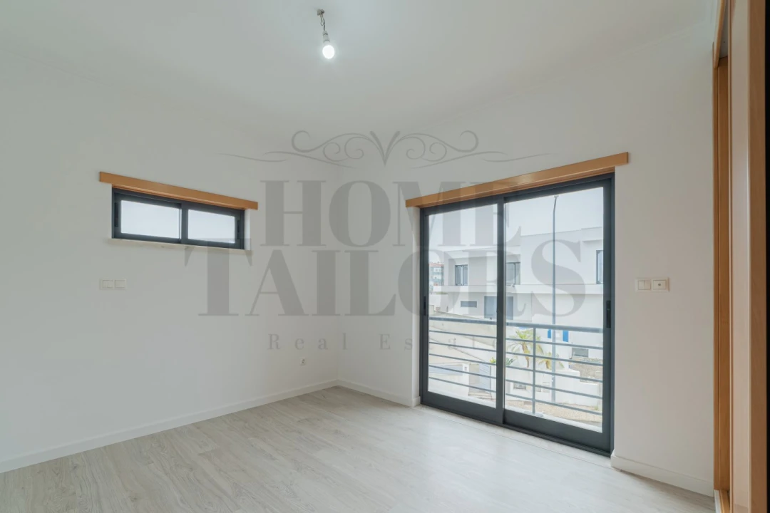 Moradia T5 para Venda em Laranjeiro e Feijó Foto 24