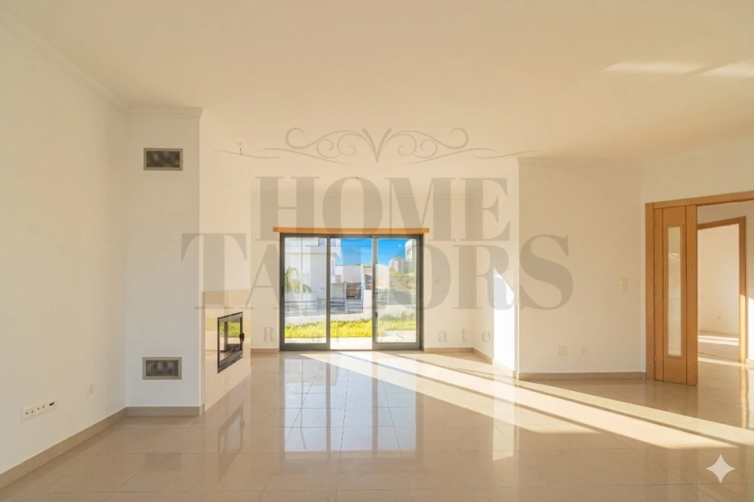 Moradia T5 para Venda em Laranjeiro e Feijó Foto 1