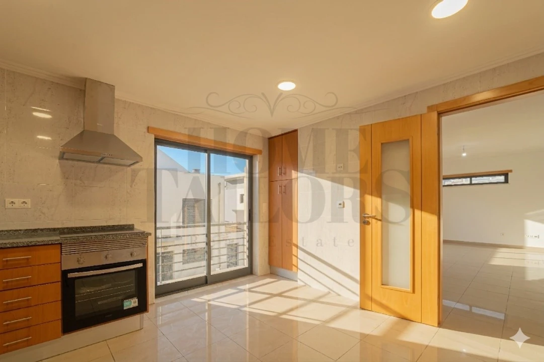 Moradia T5 para Venda em Laranjeiro e Feijó Foto 2