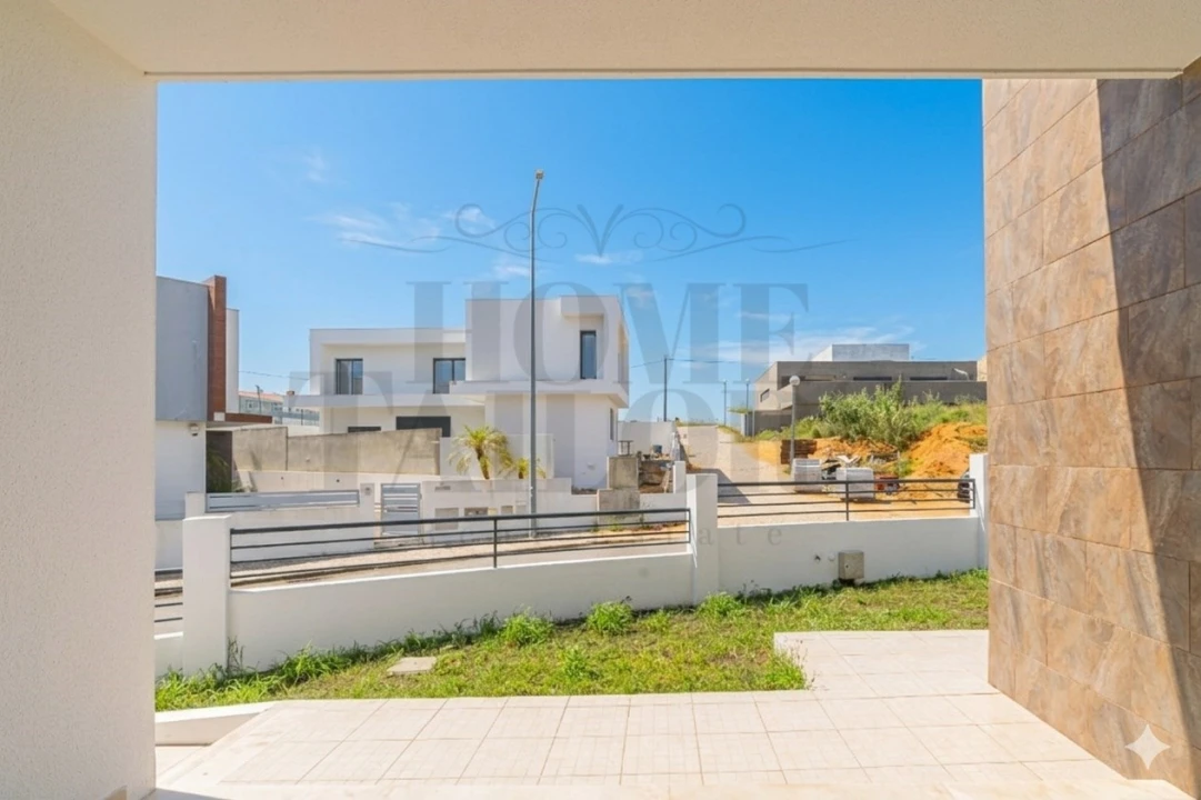 Moradia T5 para Venda em Laranjeiro e Feijó Foto 17