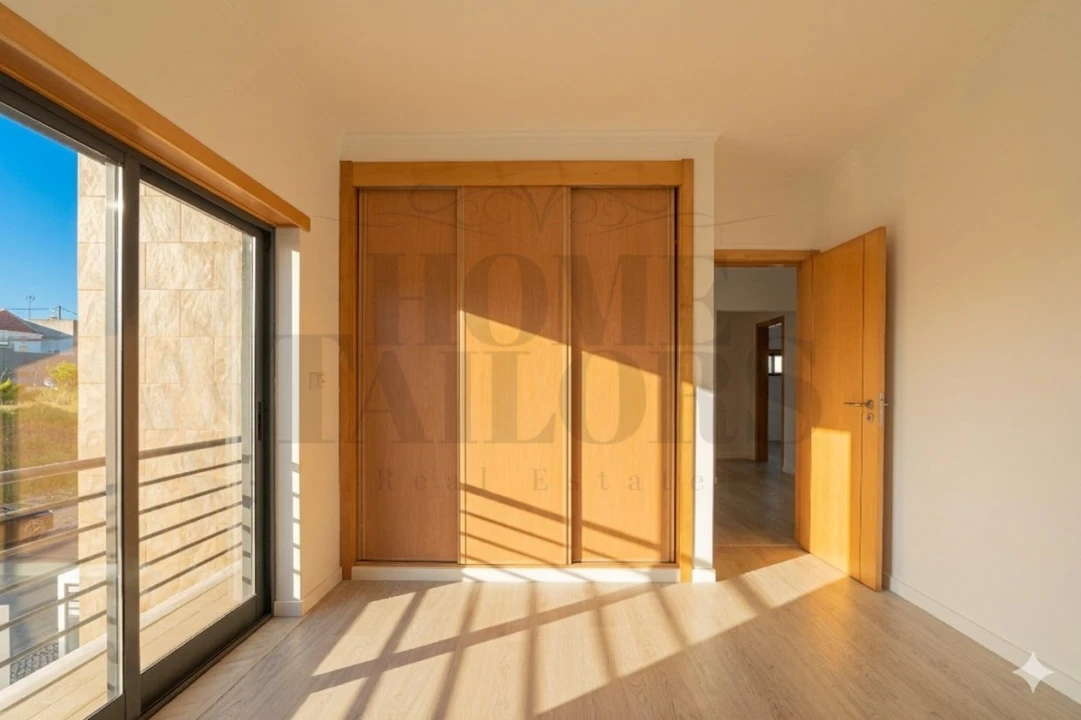 Moradia T5 para Venda em Laranjeiro e Feijó Foto 12