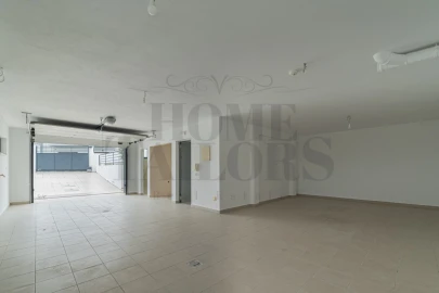 Moradia T5 para Venda em Laranjeiro e Feijó