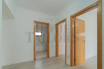 Moradia T5 para Venda em Laranjeiro e Feijó