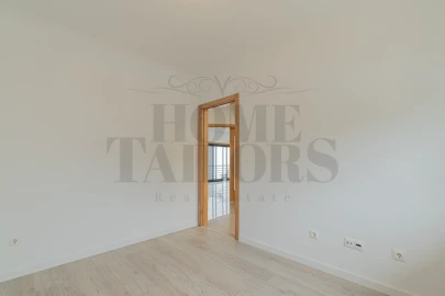 Moradia T5 para Venda em Laranjeiro e Feijó