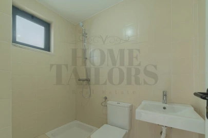 Moradia T5 para Venda em Laranjeiro e Feijó