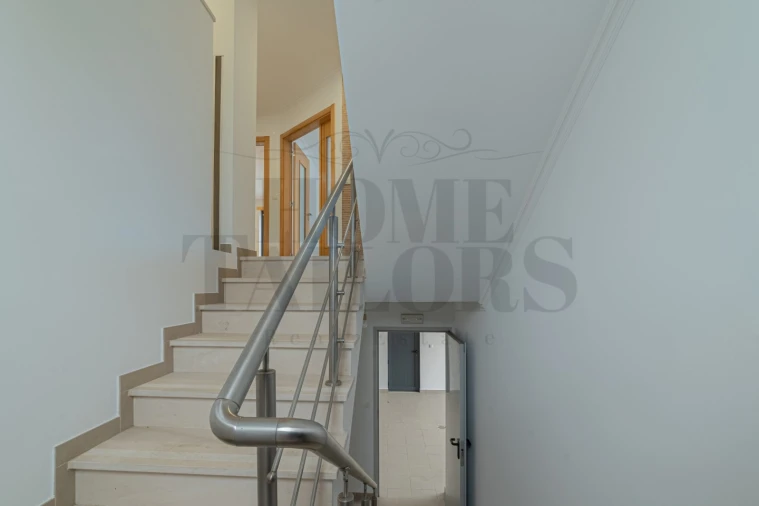 Moradia T5 para Venda em Laranjeiro e Feijó Foto 7