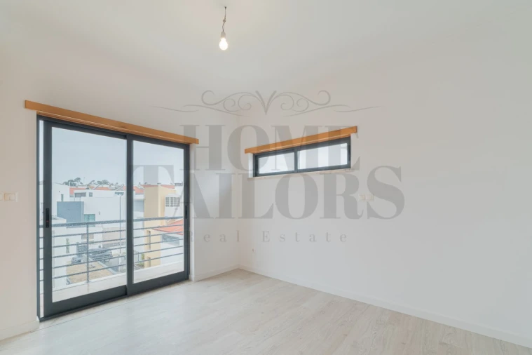 Moradia T5 para Venda em Laranjeiro e Feijó Foto 11