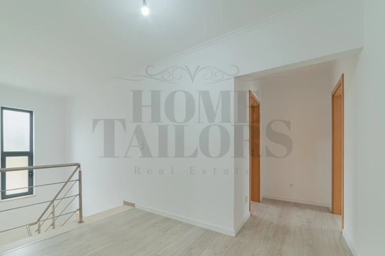 Moradia T5 para Venda em Laranjeiro e Feijó Foto 10