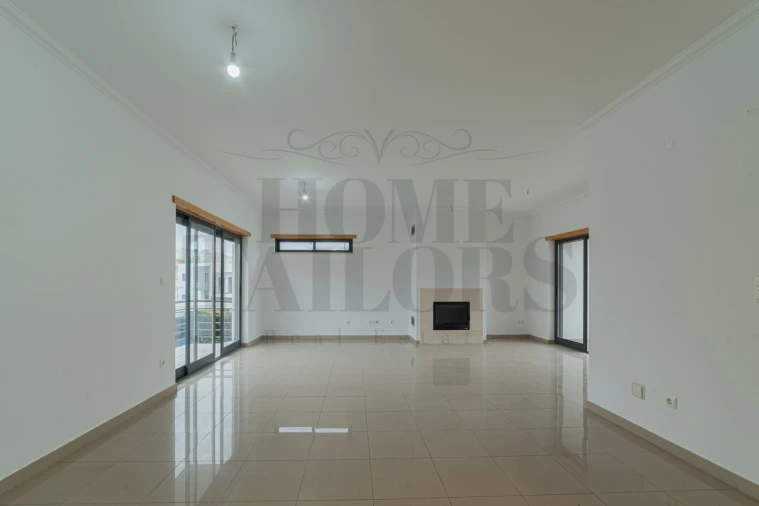 Moradia T5 para Venda em Laranjeiro e Feijó Foto 19