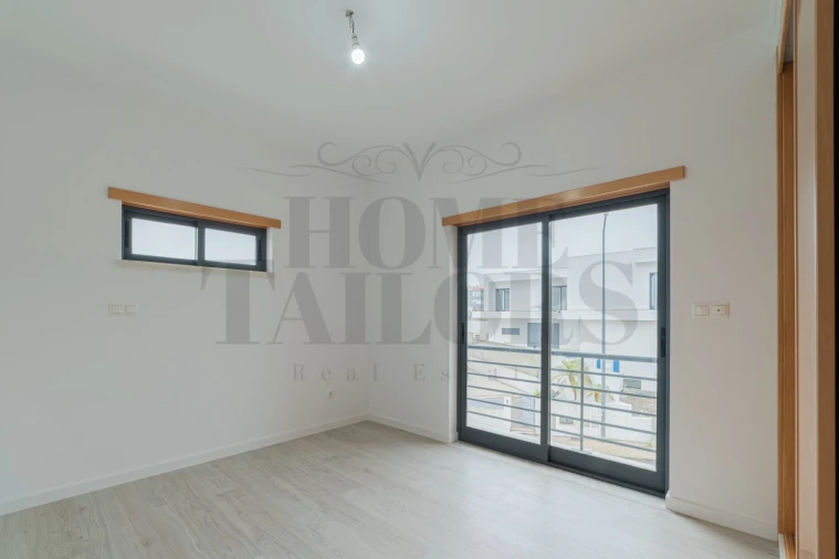 Moradia T5 para Venda em Laranjeiro e Feijó Foto 24