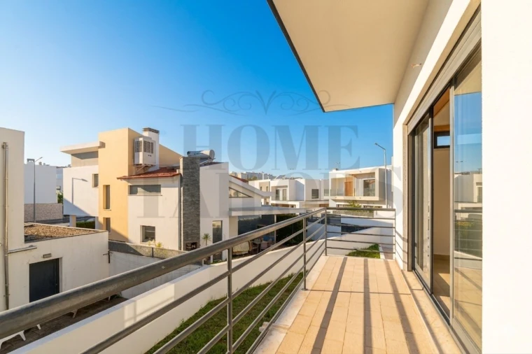 Moradia T5 para Venda em Laranjeiro e Feijó Foto 18