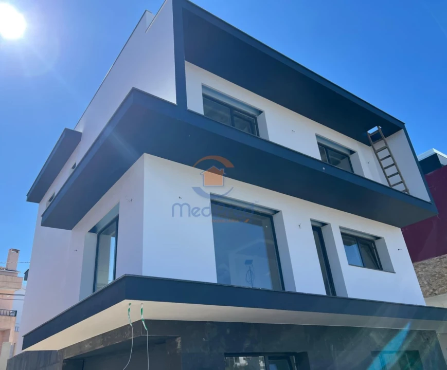 Moradia T4 para Venda em Ramada e Caneças Foto 5