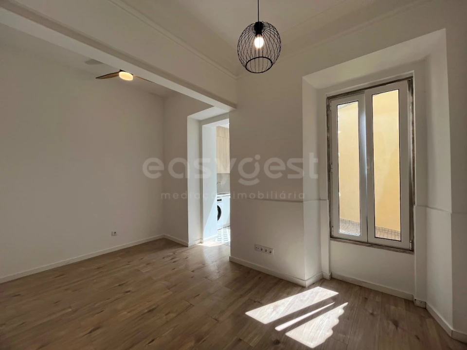 Apartamento T1 para Venda em Campo de Ourique Foto 2