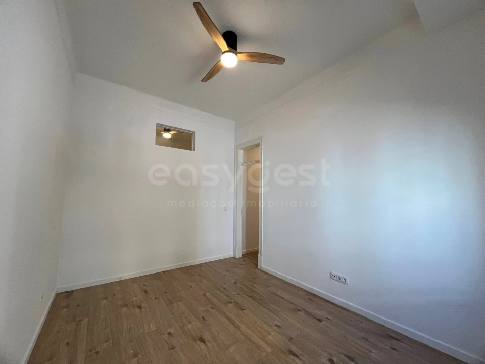 Apartamento T1 para Venda em Campo de Ourique Foto 17