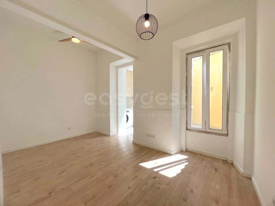 Apartamento T1 para Venda em Campo de Ourique Foto 1