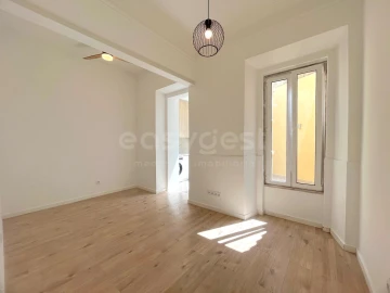 Apartamento T1 para Venda em Campo de Ourique