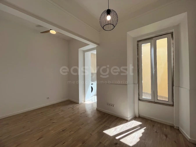 Apartamento T1 para Venda em Campo de Ourique Foto 2