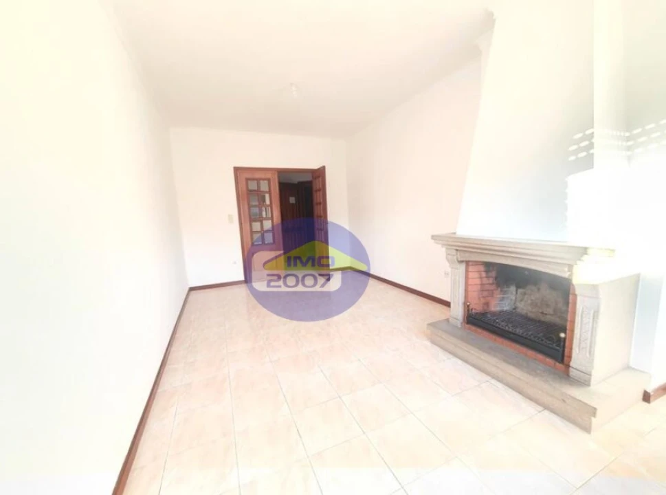 Apartamento T2 para Venda em Vilar de Andorinho Foto 5