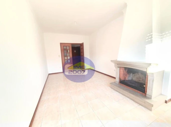 Apartamento T2 para Venda em Vilar de Andorinho Foto 5