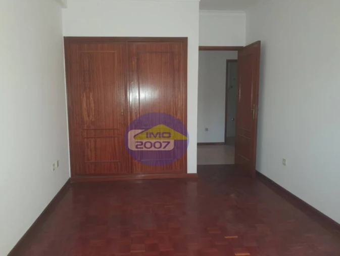 Apartamento T2 para Venda em Vilar de Andorinho Foto 11