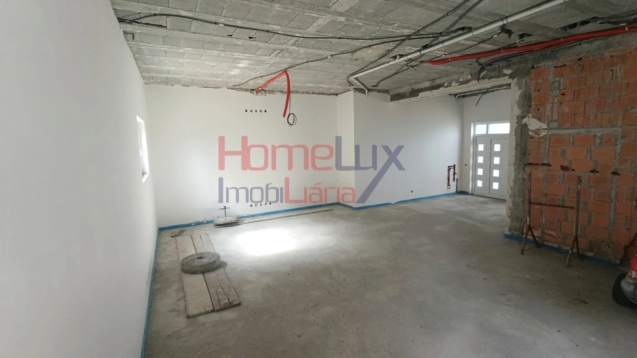 Moradia T3 para Venda em Couto de Esteves Foto 5